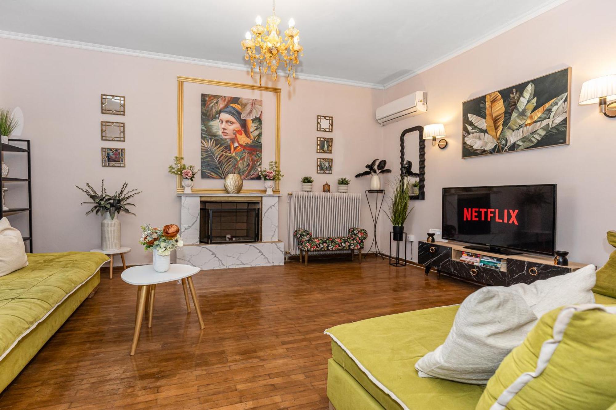 Urban Chic Luxury Boutique Apartment